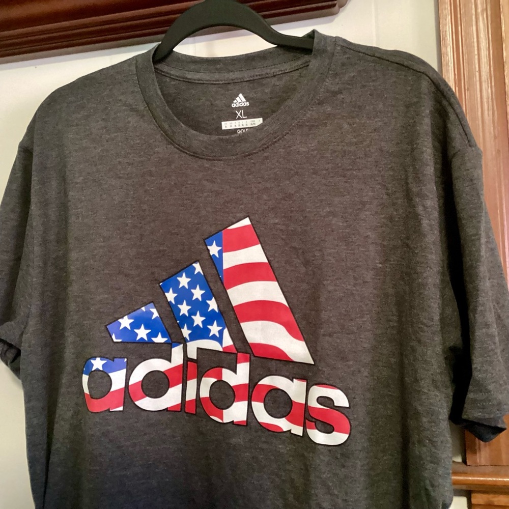 ADIDAS T-SHIRT,SIZE XL.